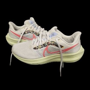 Nike Women's Multicolor Running Shoes